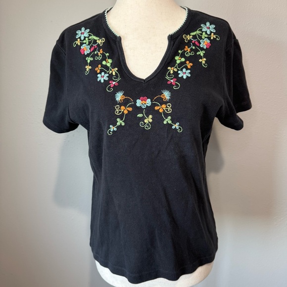 Gloria Vanderbilt Tops - Gloria Vanderbilt Black Tee with Floral Embroidery
